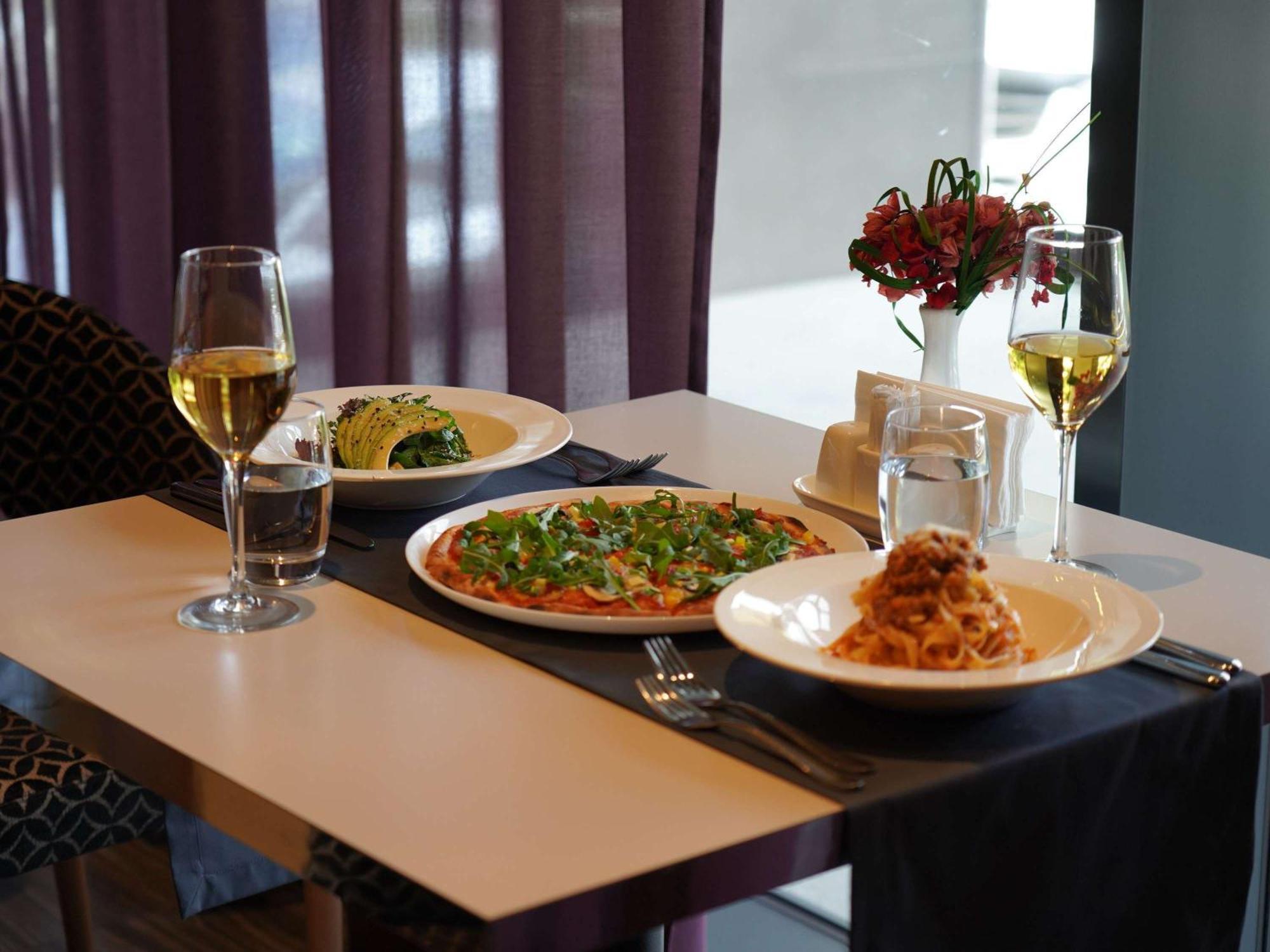 Mercure Almaty City Center Екстер'єр фото